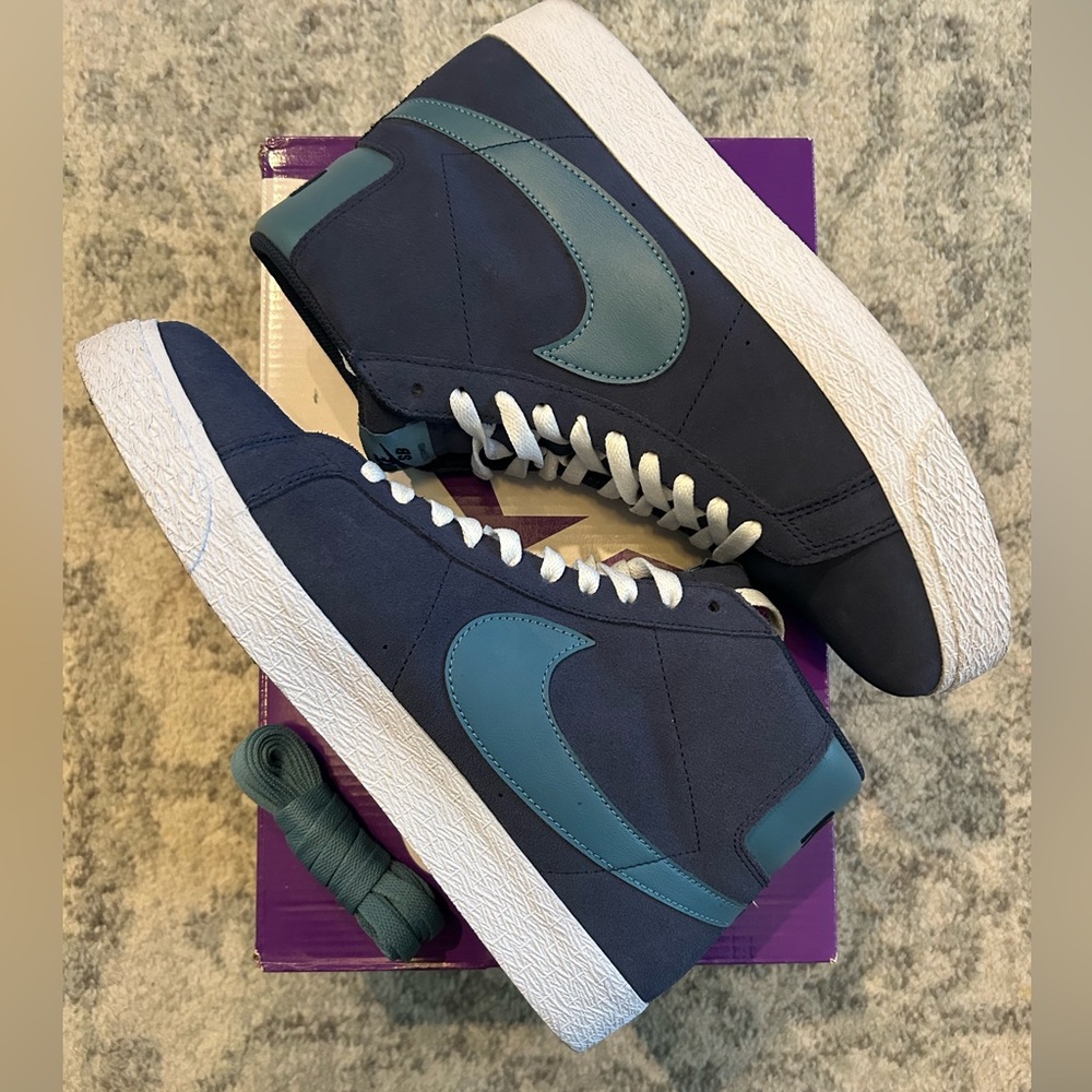 Mens Nike blazer SB navy/aqua color